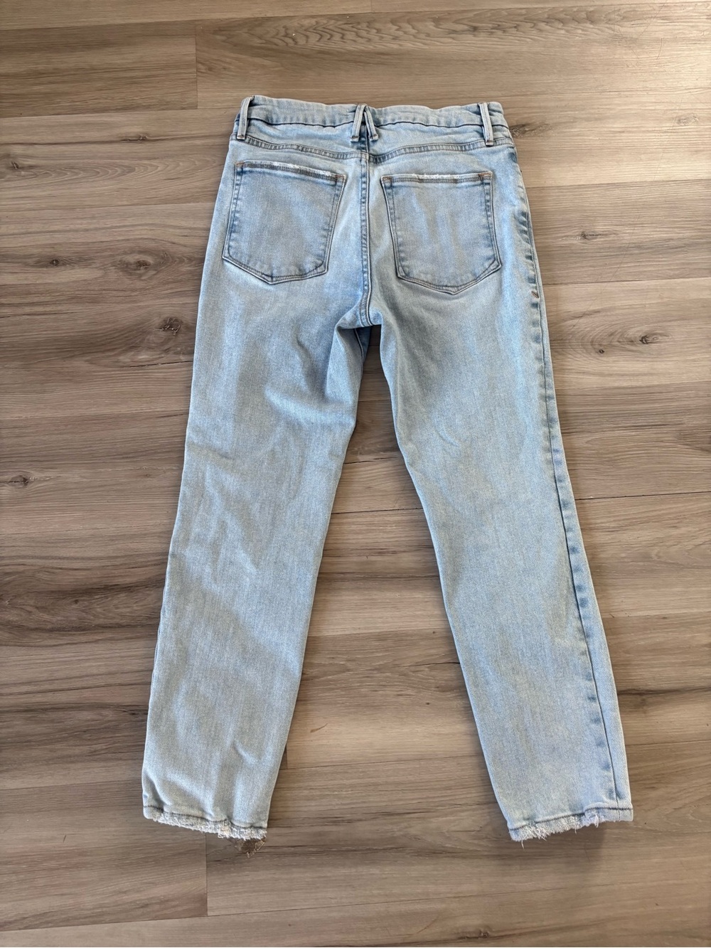 Good American 10/30 Light Wash High Rise Jeans - Picture 3 of 3